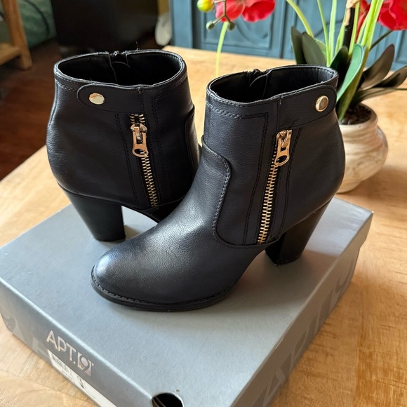 Apt. 9 Black Ankle Booties with Chunky Heel Size 7.5 - Picture 1 of 10